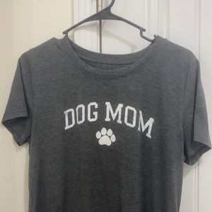 “Dog Mom” tshirt